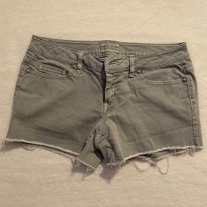 Size 3/4 Light Gray Aéropostale jean shorts